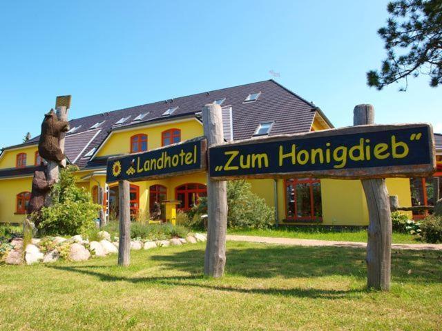 Landhotel Zum Honigdieb Ribnitz-Damgarten Eksteriør bilde