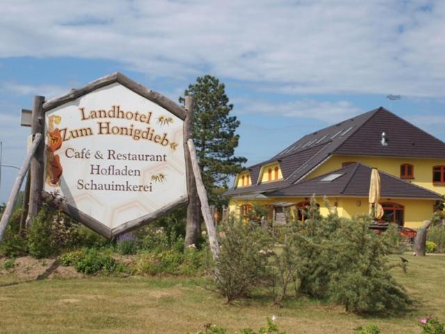 Landhotel Zum Honigdieb Ribnitz-Damgarten Eksteriør bilde